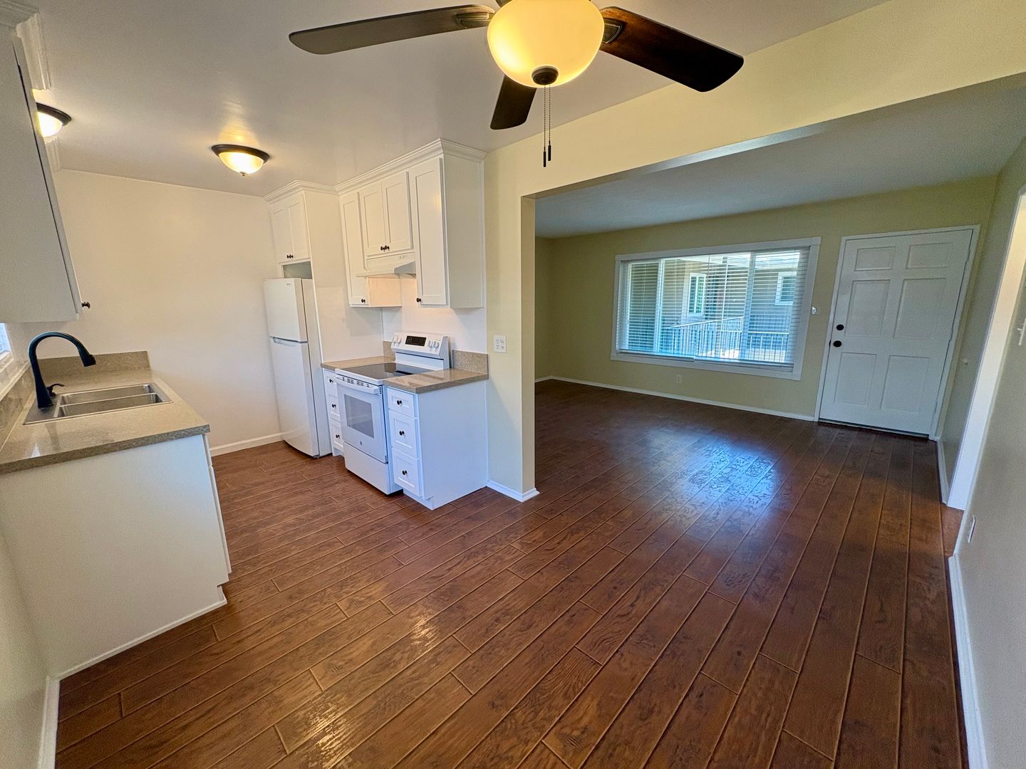Long Beach Apartment: 2420-2444 E. 5th St.