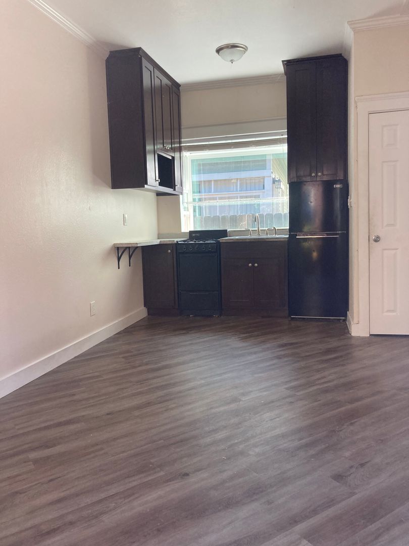 Long Beach Apartment: 477 Rose Avenue