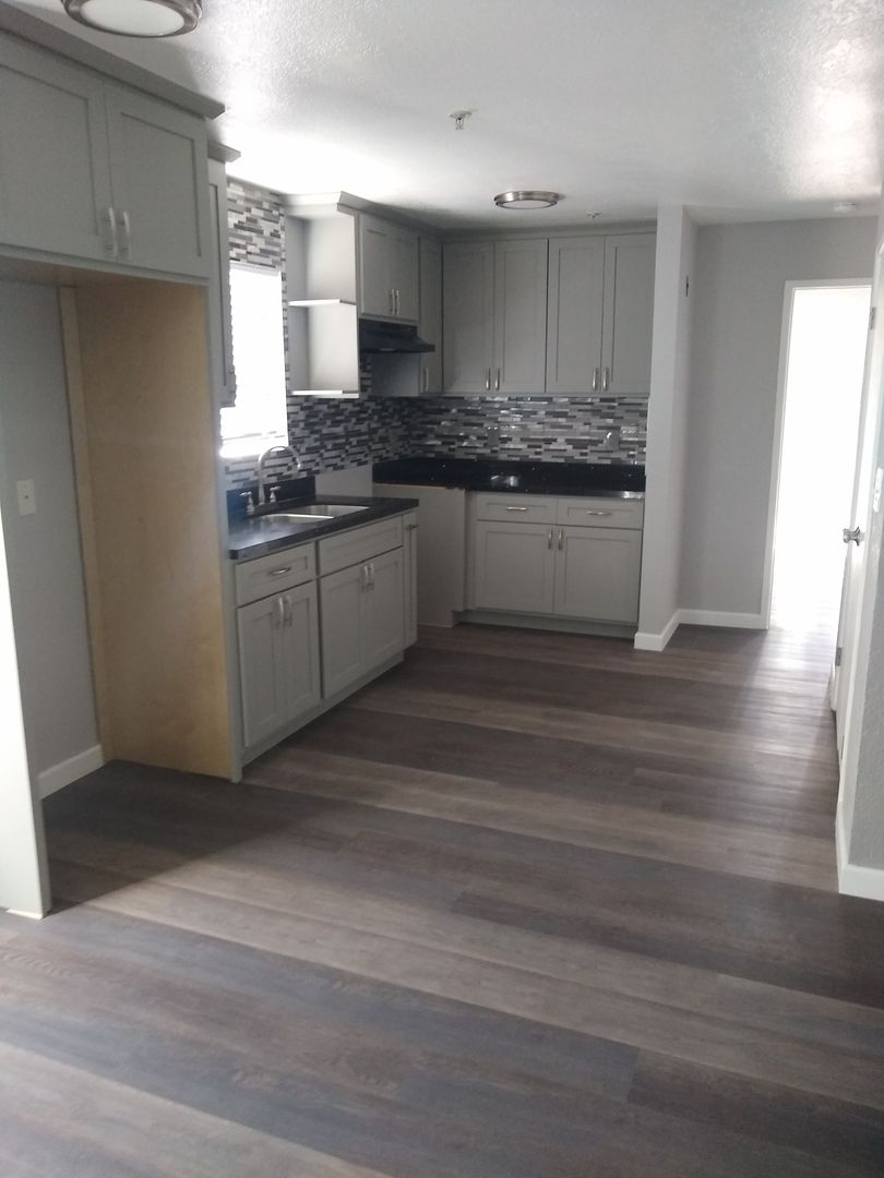 Santa Ana Apartment: 421 E. 16th St.