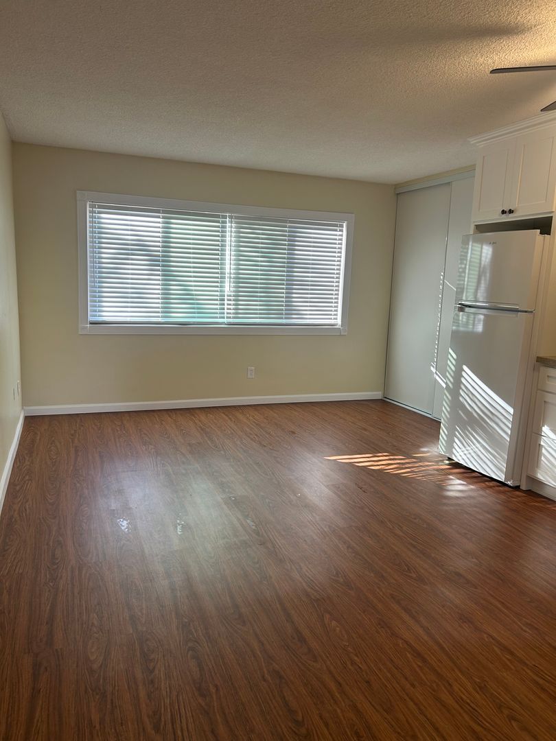 Long Beach Apartment: 360-370 Temple Avenue