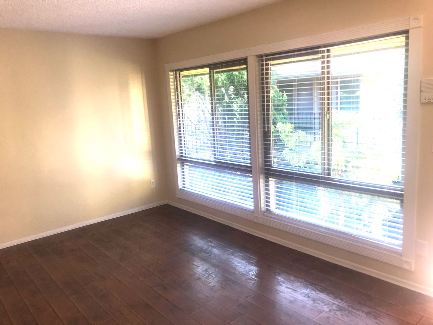 Long Beach Apartment: 360-370 Temple Avenue