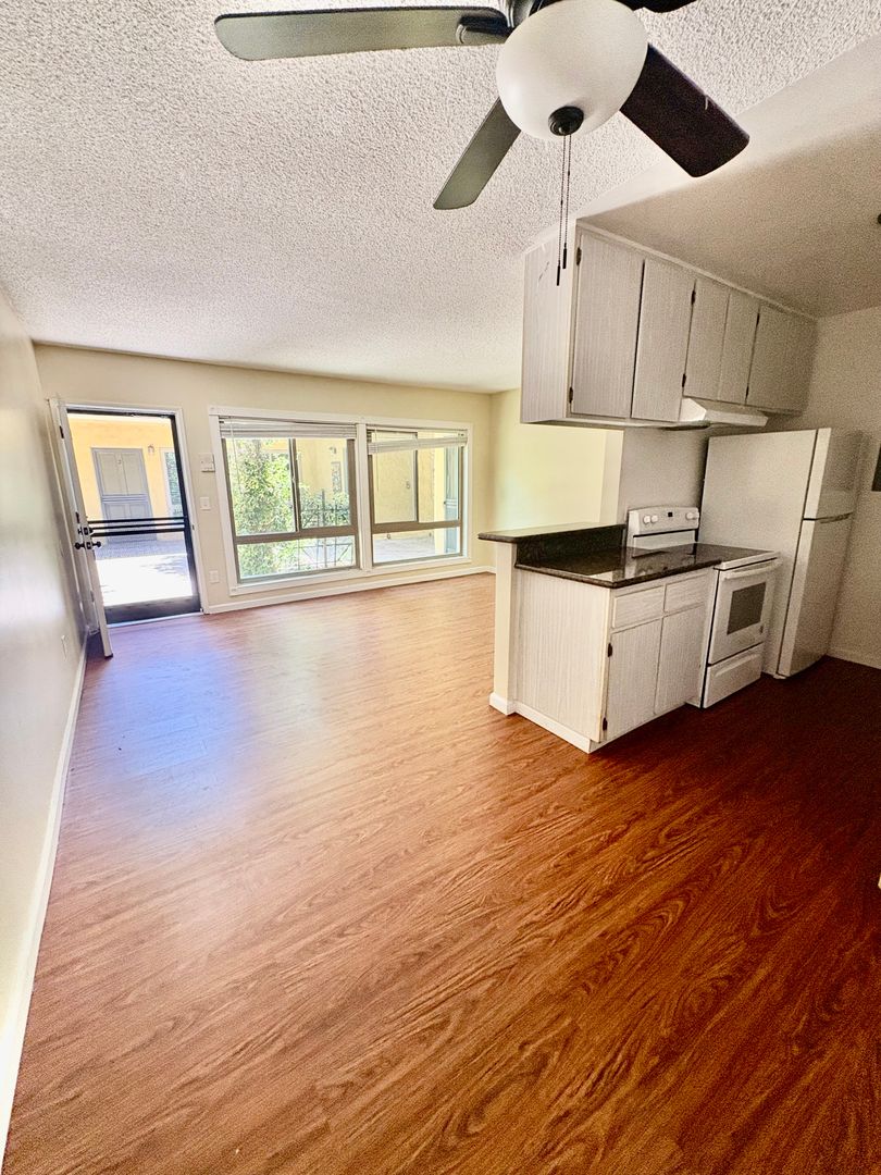 Long Beach Apartment: 360-370 Temple Avenue