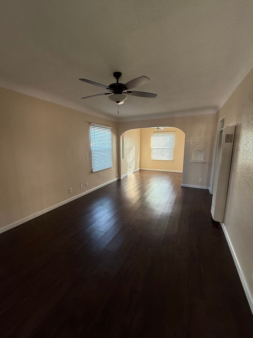 Bell Apartment: 6606-6610 Flora Avenue