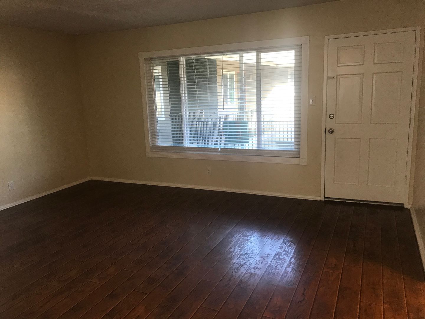 Long Beach Apartment: 2420-2444 E. 5th St.