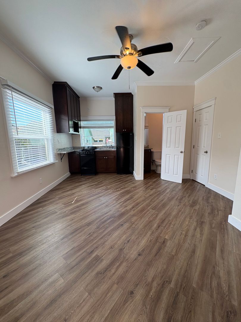 Long Beach Apartment: 477 Rose Avenue