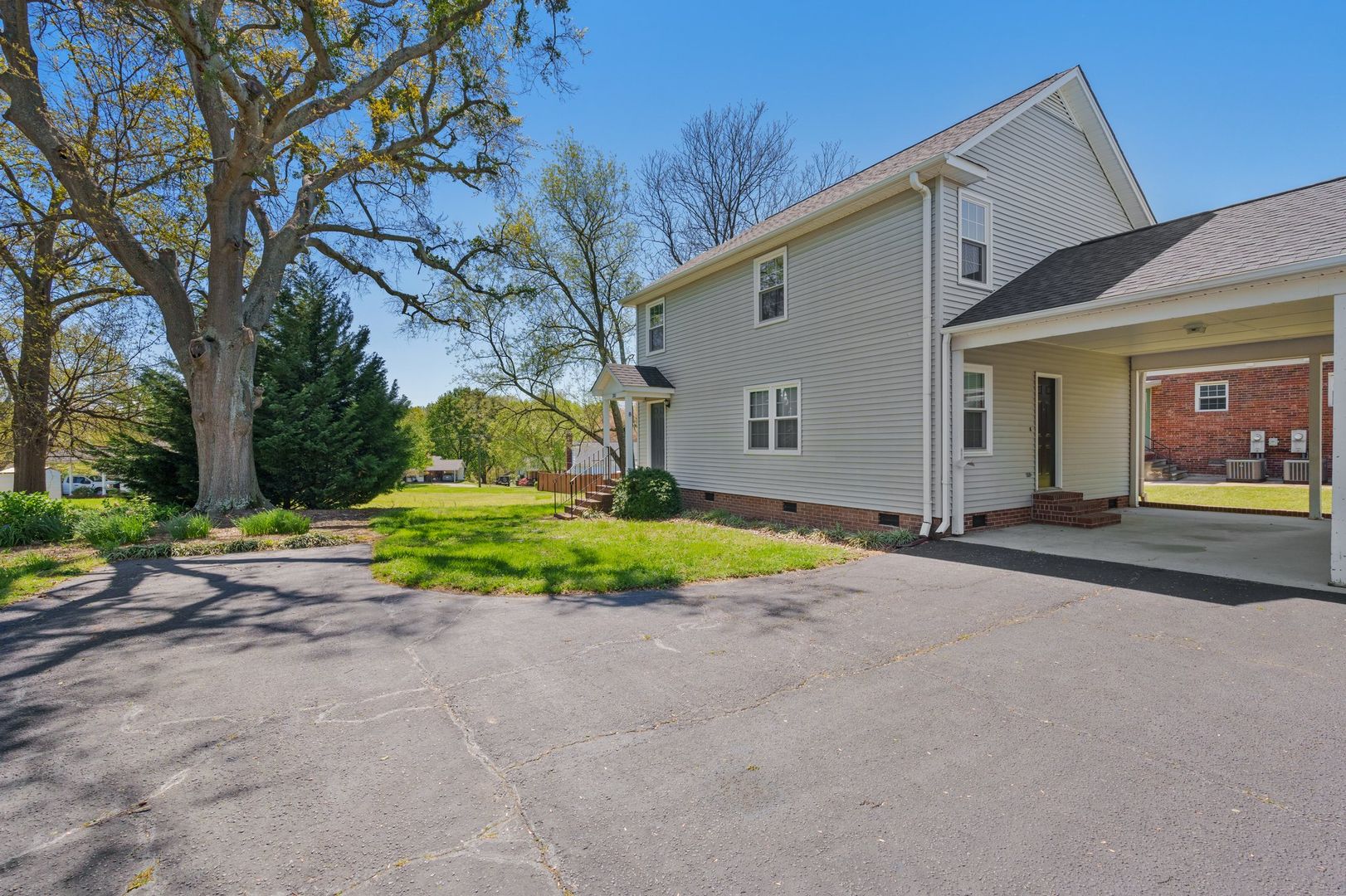 Greer House: 203B Lancaster Avenue