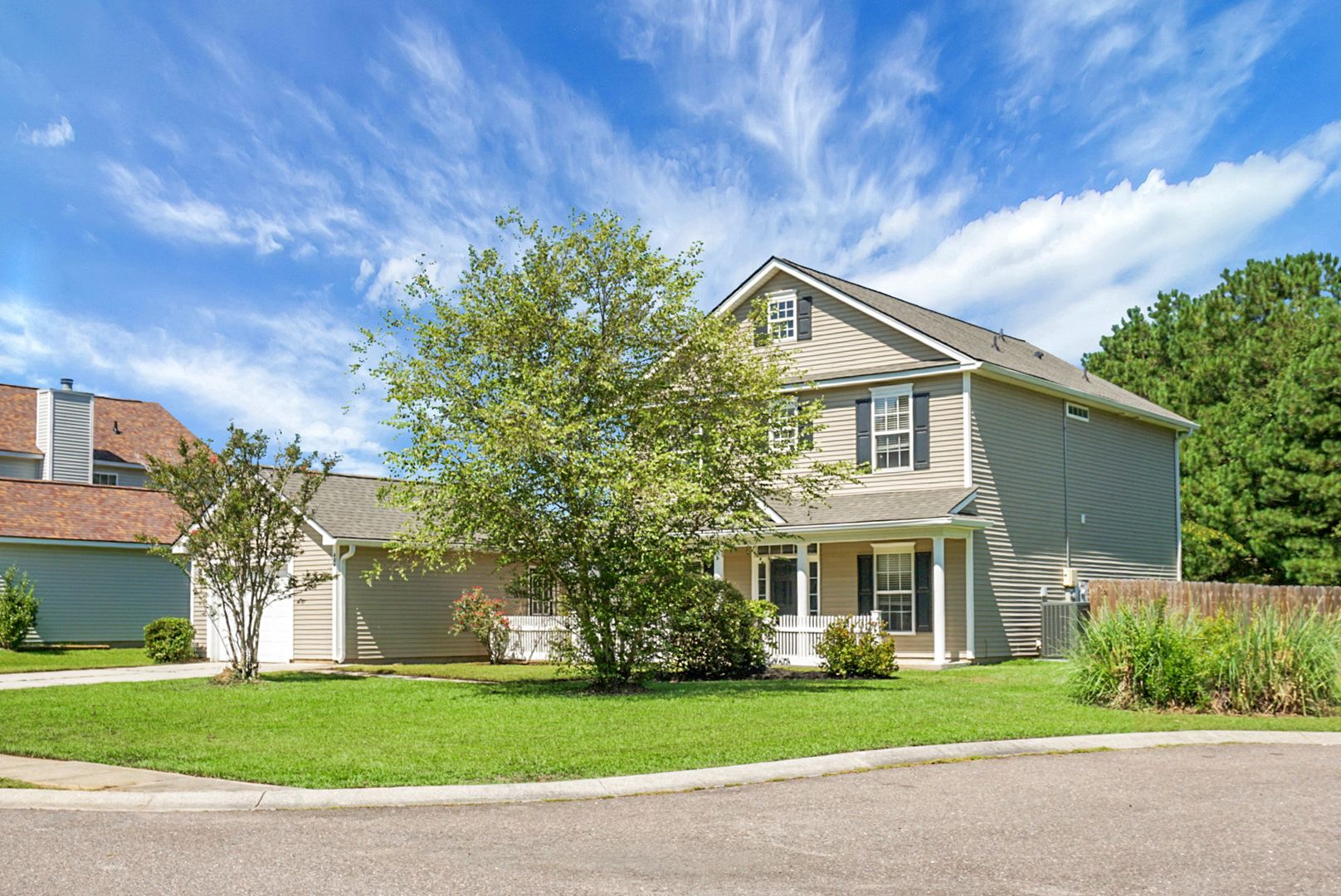 Summerville House: 404 Seneca River Drive