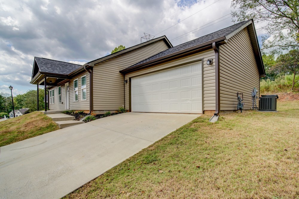 Lyman House: 365 Half Rock Cir
