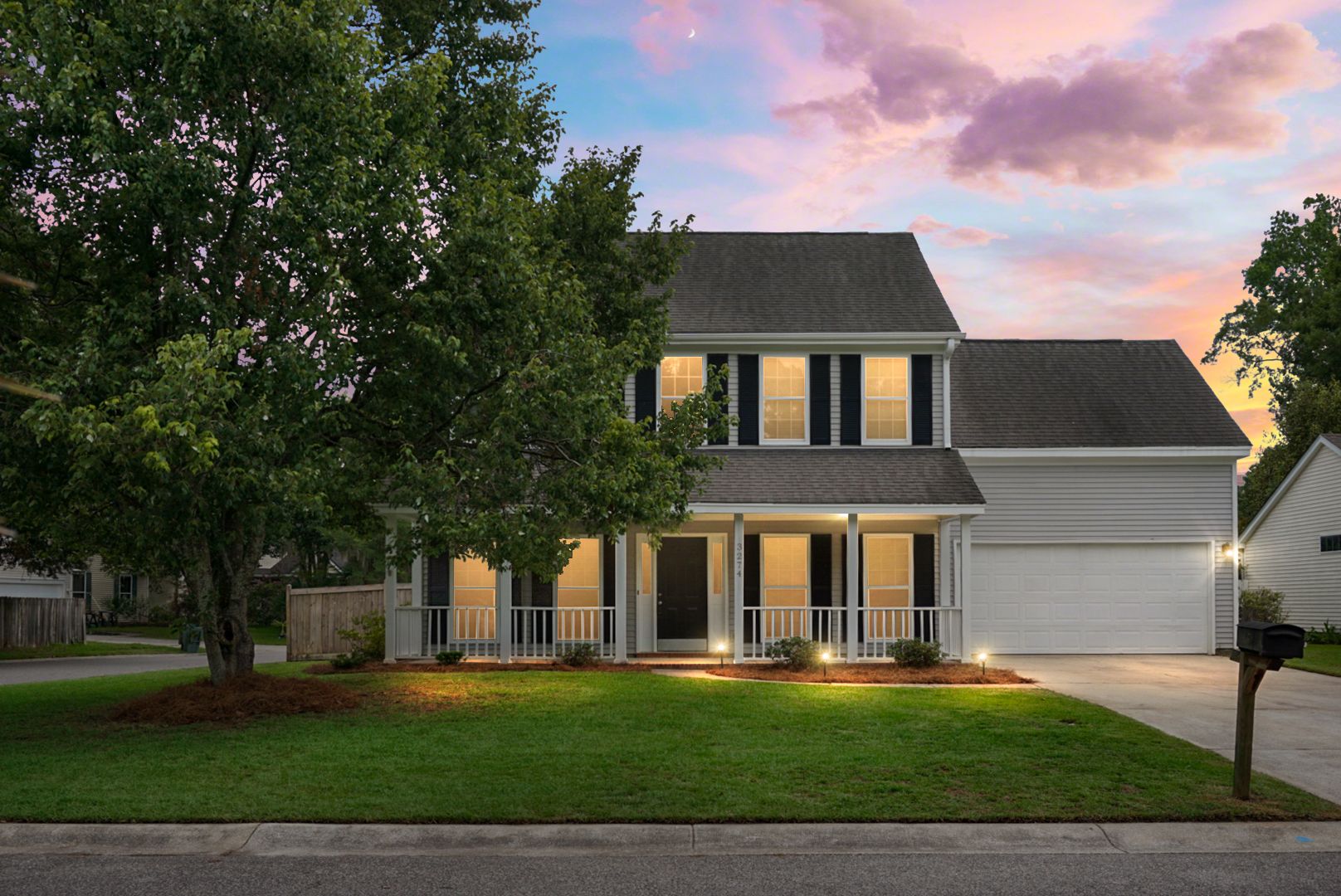 Charleston House: 3274 Middleburry Ln