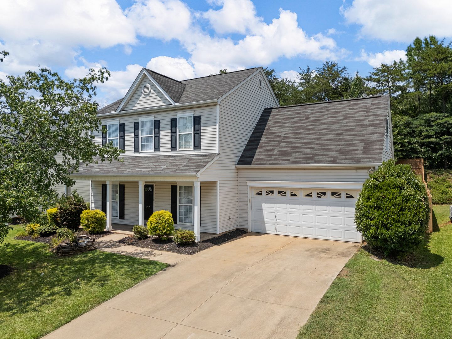 Spartanburg House: 212 Dartmoor Dr
