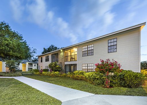 Large 2bed 2bath Ready for you to make it a Home. 1 Month's Rent FREE! – photo 1