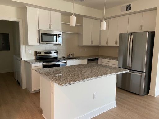 Large 2bed 2bath Ready for you to make it a Home. – photo 1