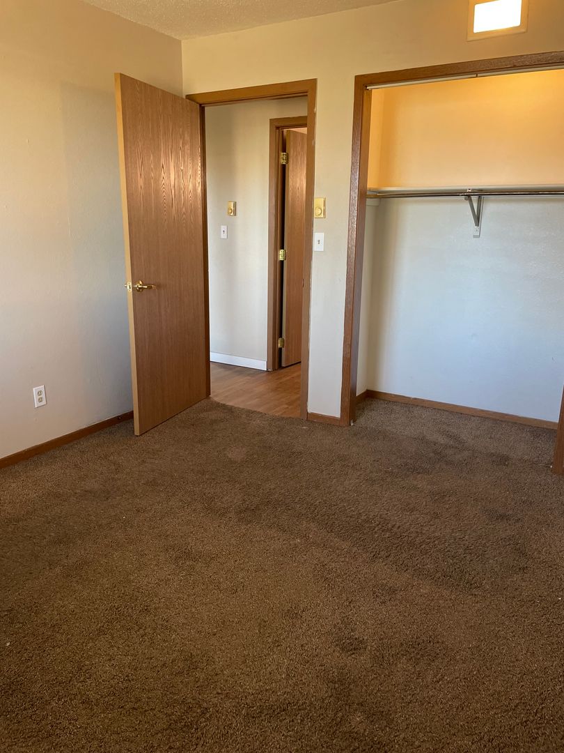 Carroll Apartment: 512 E 18th St