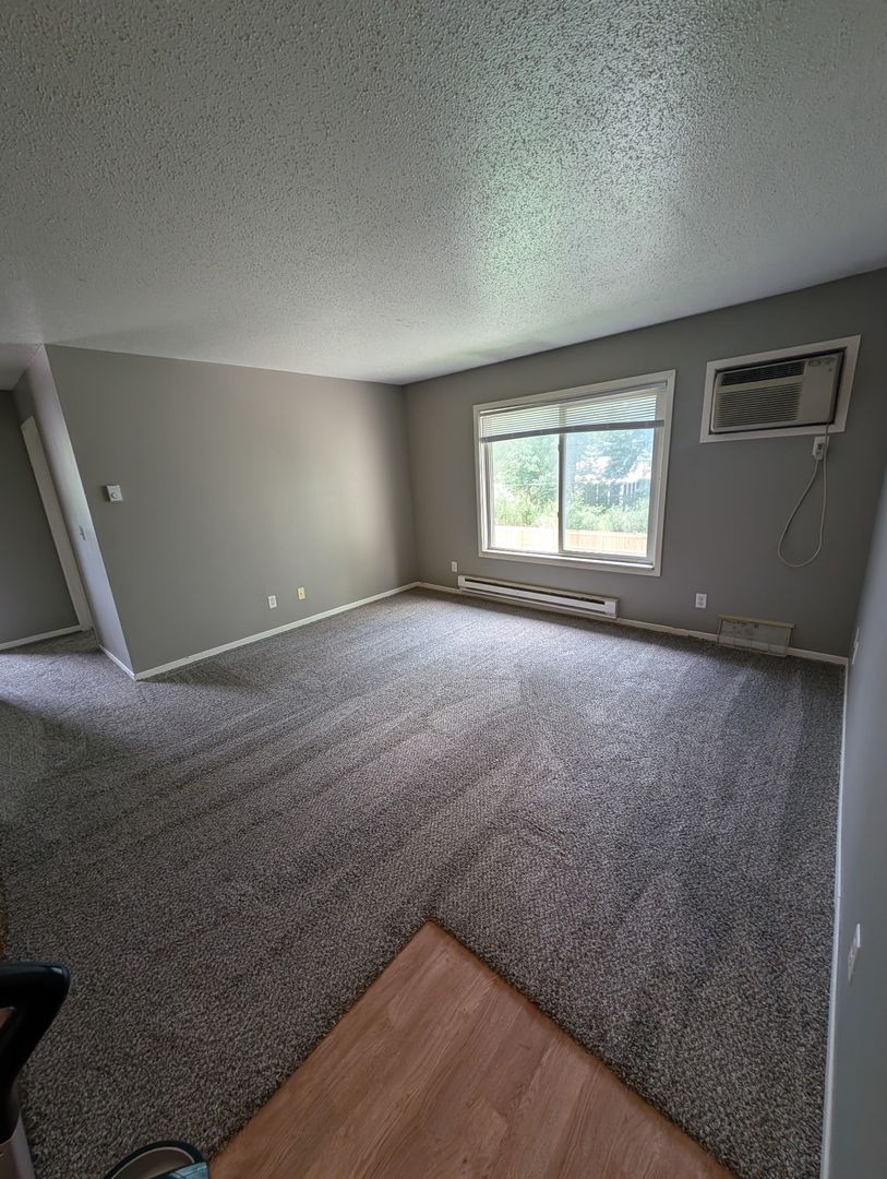 Storm Lake Apartment: 1724 E Milwaukee