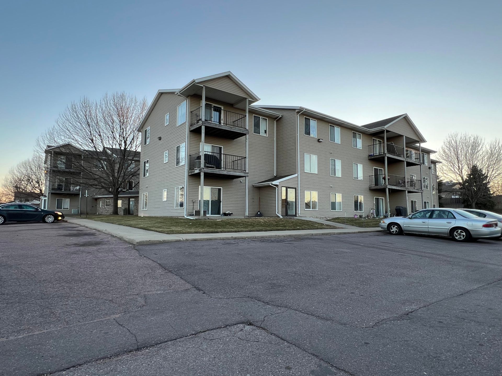 Sioux Falls Apartment: 4601-4609 E 26th St