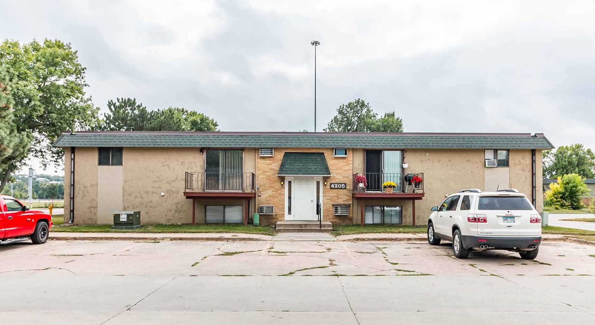 Sioux Falls Apartment: 4101-4211 S West Ave