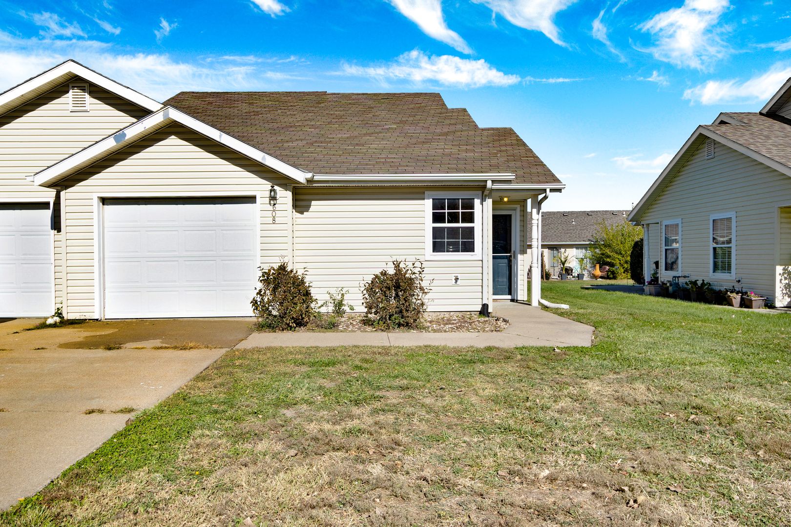 Manhattan House: 608 Goodrich Dr.