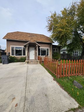 Nice 2 Bedroom Duplex – photo 1