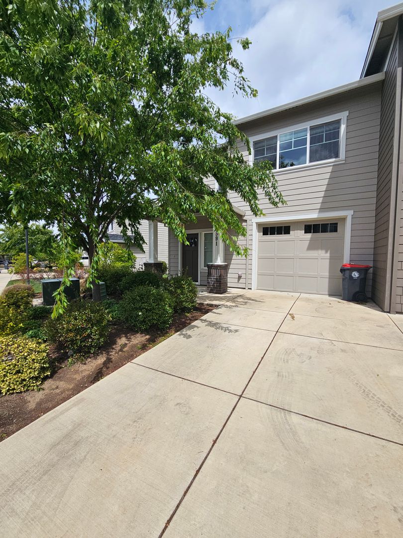 Medford Townhome: 3591 Juanipero Way