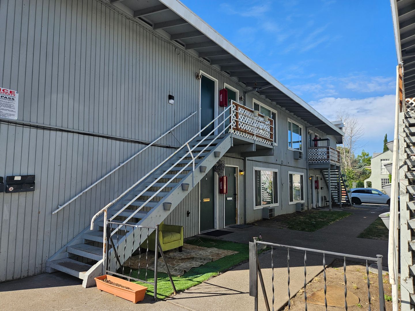Medford Apartment: 220 N Ivy St