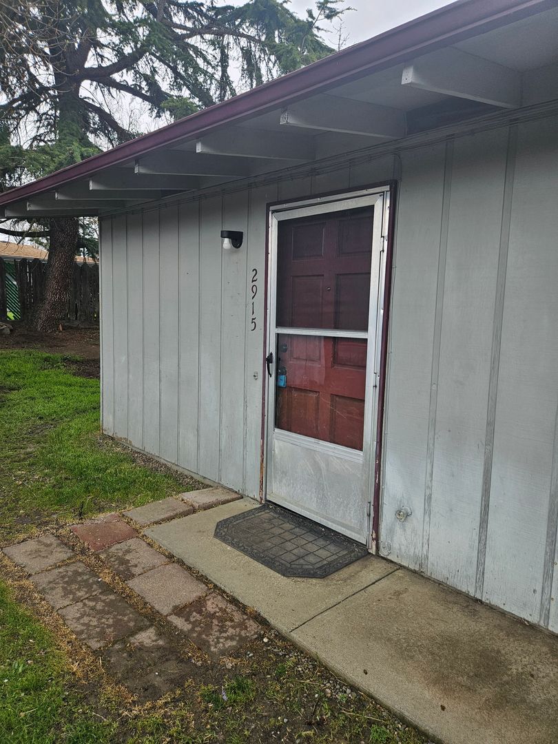 Medford Apartment: 2913/2915 Juanipero Way