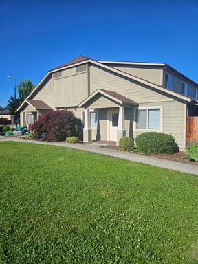 ***MOVE-IN SPECIAL $300 OFF FIRST MONTH'S RENT!*** Newly Remodeled 2 Bedroom Home! – photo 1