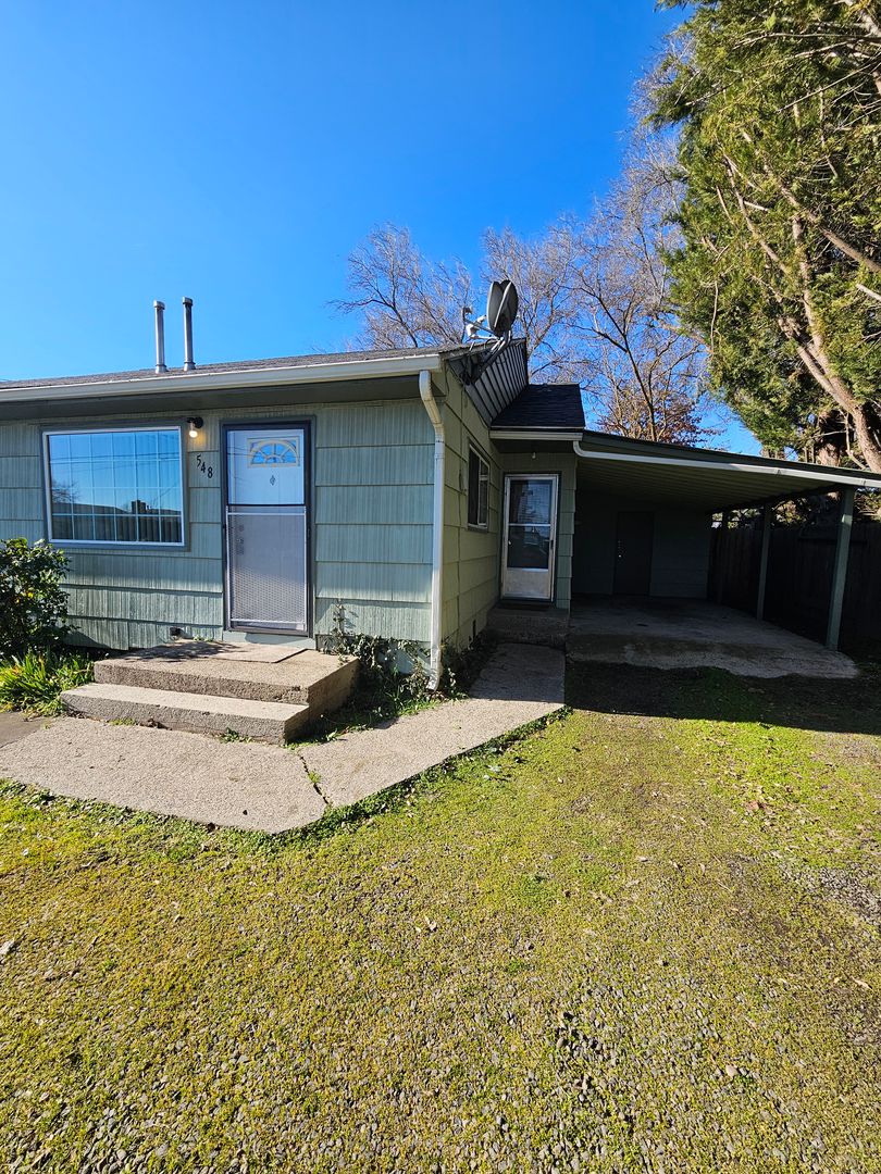 Medford Apartment: 548/550 Lozier Lane