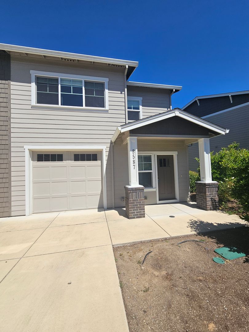 Medford Townhome: 3587 Juanipero Way