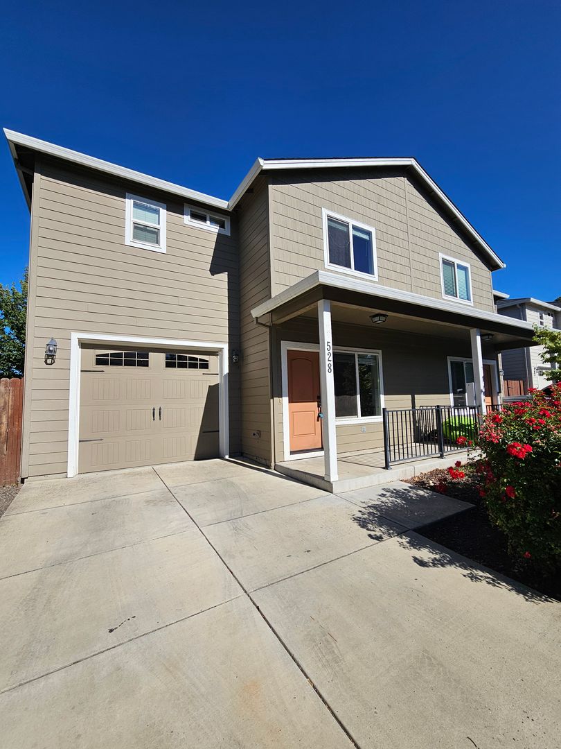 Central Point Apartment: 528/532 Gray Court