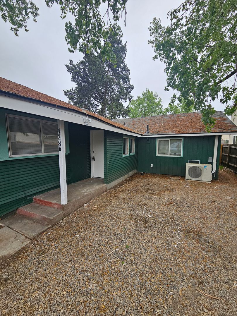 Medford Condo: 428 Berrydale Ave