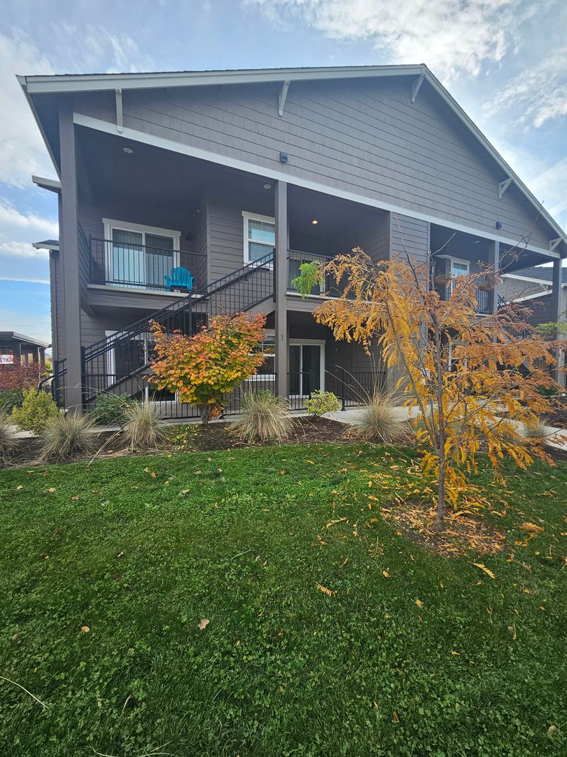 Medford Apartment: 3503 Juanipero Way