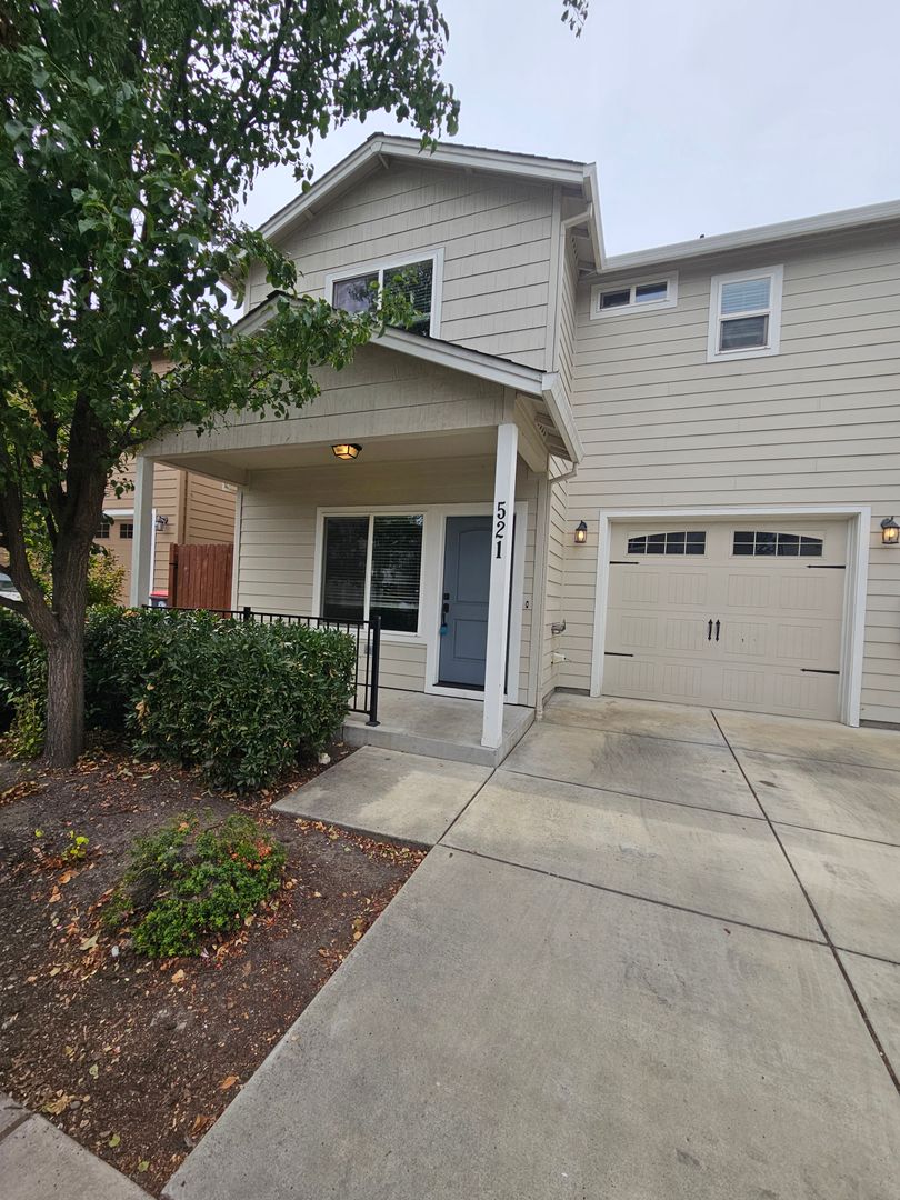 Central Point Apartment: 517/521 Gray Court