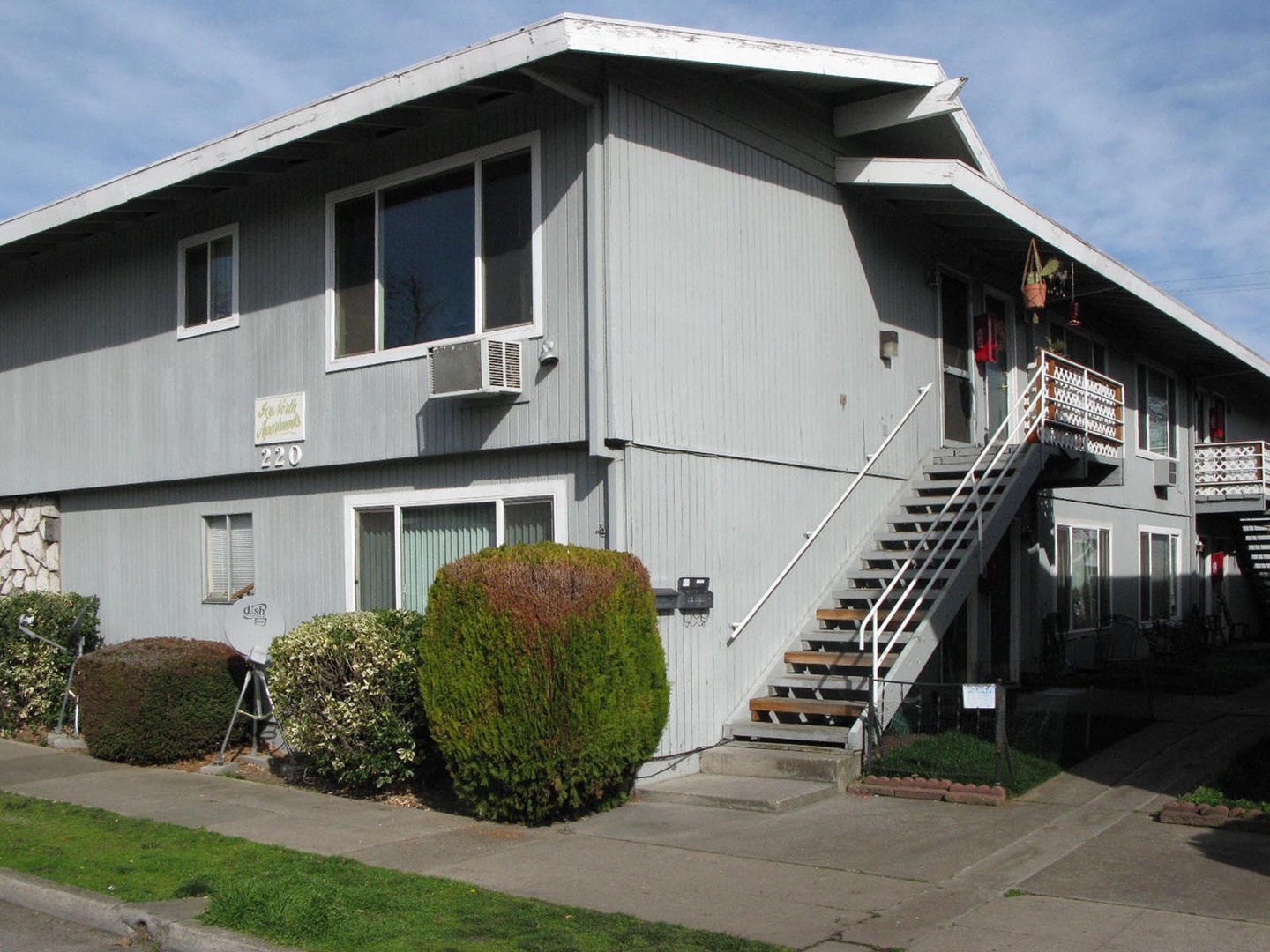 Medford Apartment: 220 N Ivy St