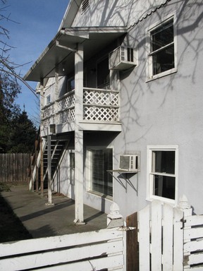 Upstairs 2 Bedroom 1 Bathroom Apartment
