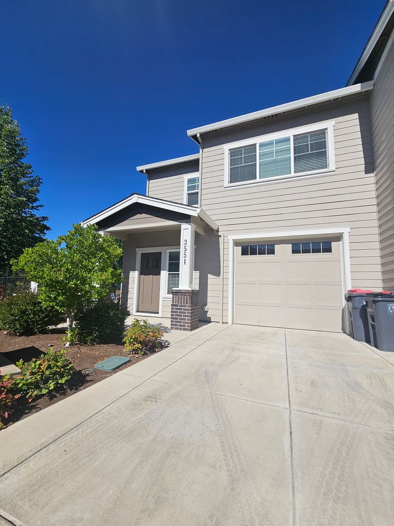 Medford Townhome: 3551 Juanipero Way
