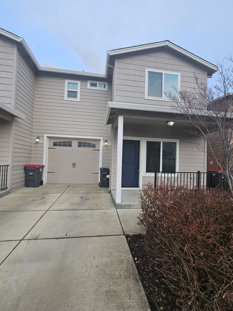 Central Point Apartment: 504/508 Gray Court