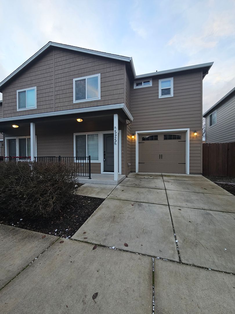 Central Point Apartment: 525/529 Gray Court