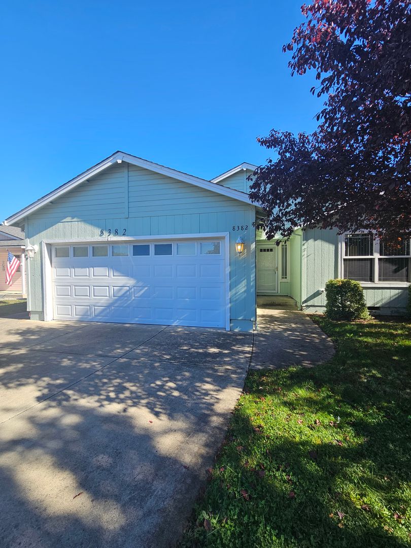 White City House: 8382 Forest Grove Rd