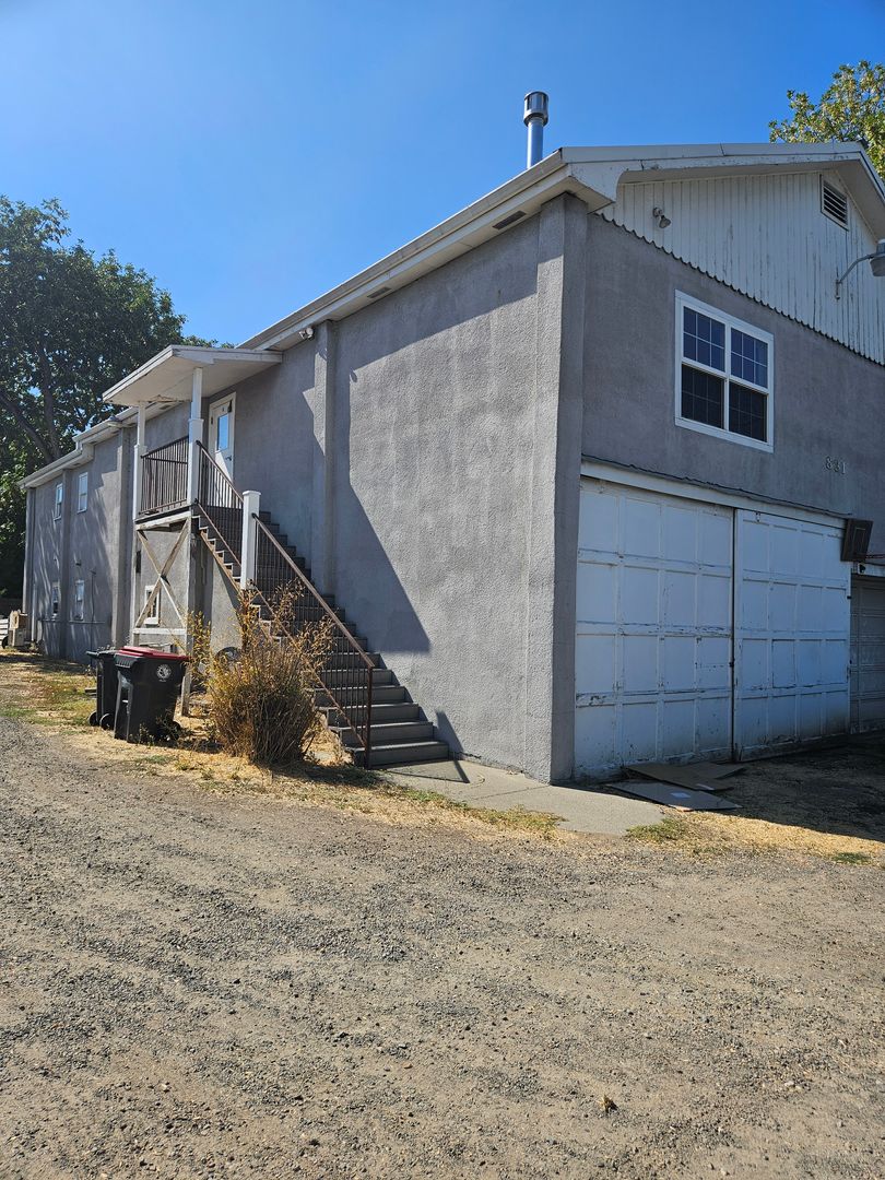 Medford Apartment: 831 Niantic St.