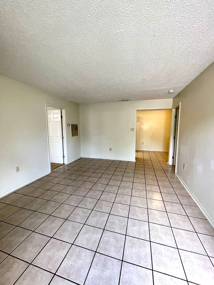Baton Rouge Apartment: 2705 Amanda Dr