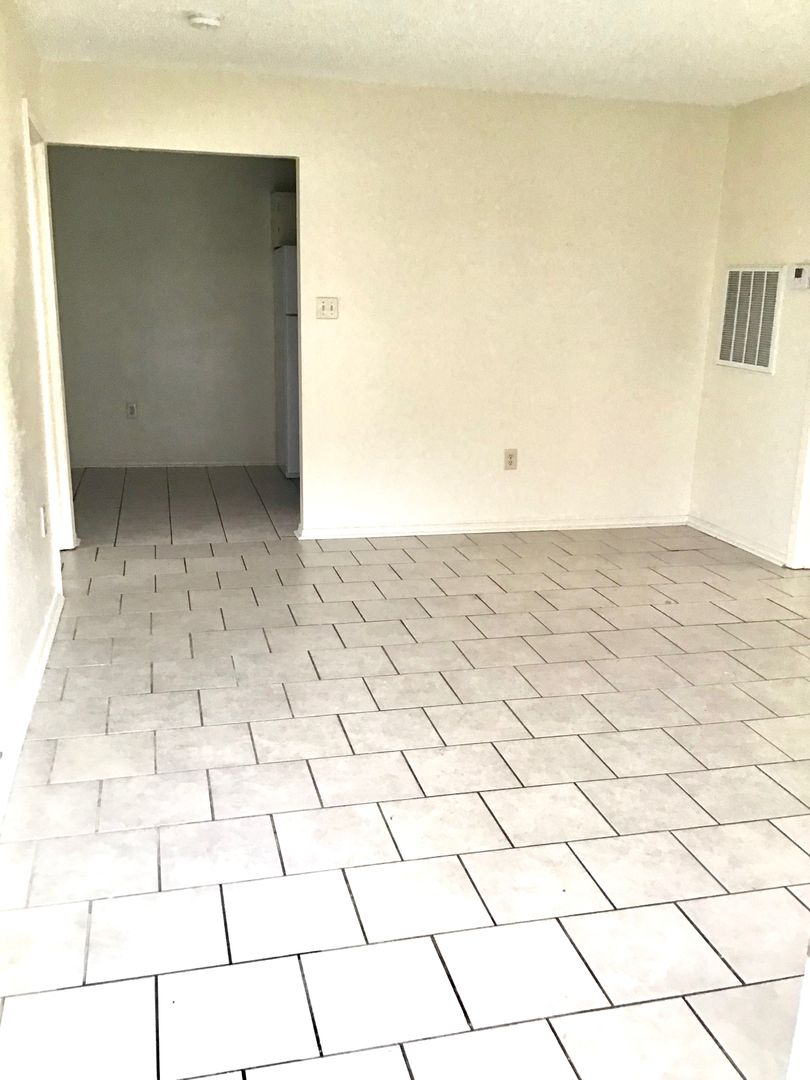 Baton Rouge Apartment: 8536 Leake Ave