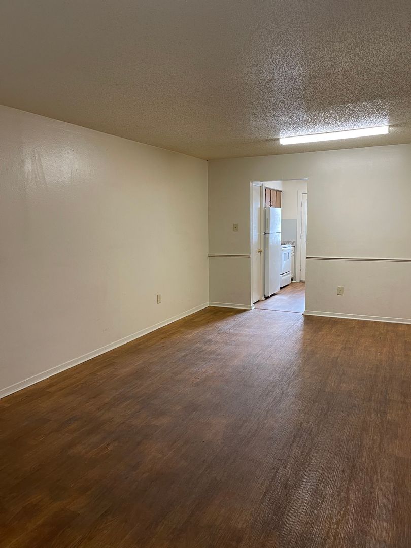 Baton Rouge Apartment: 9228 Florida Blvd  1-40