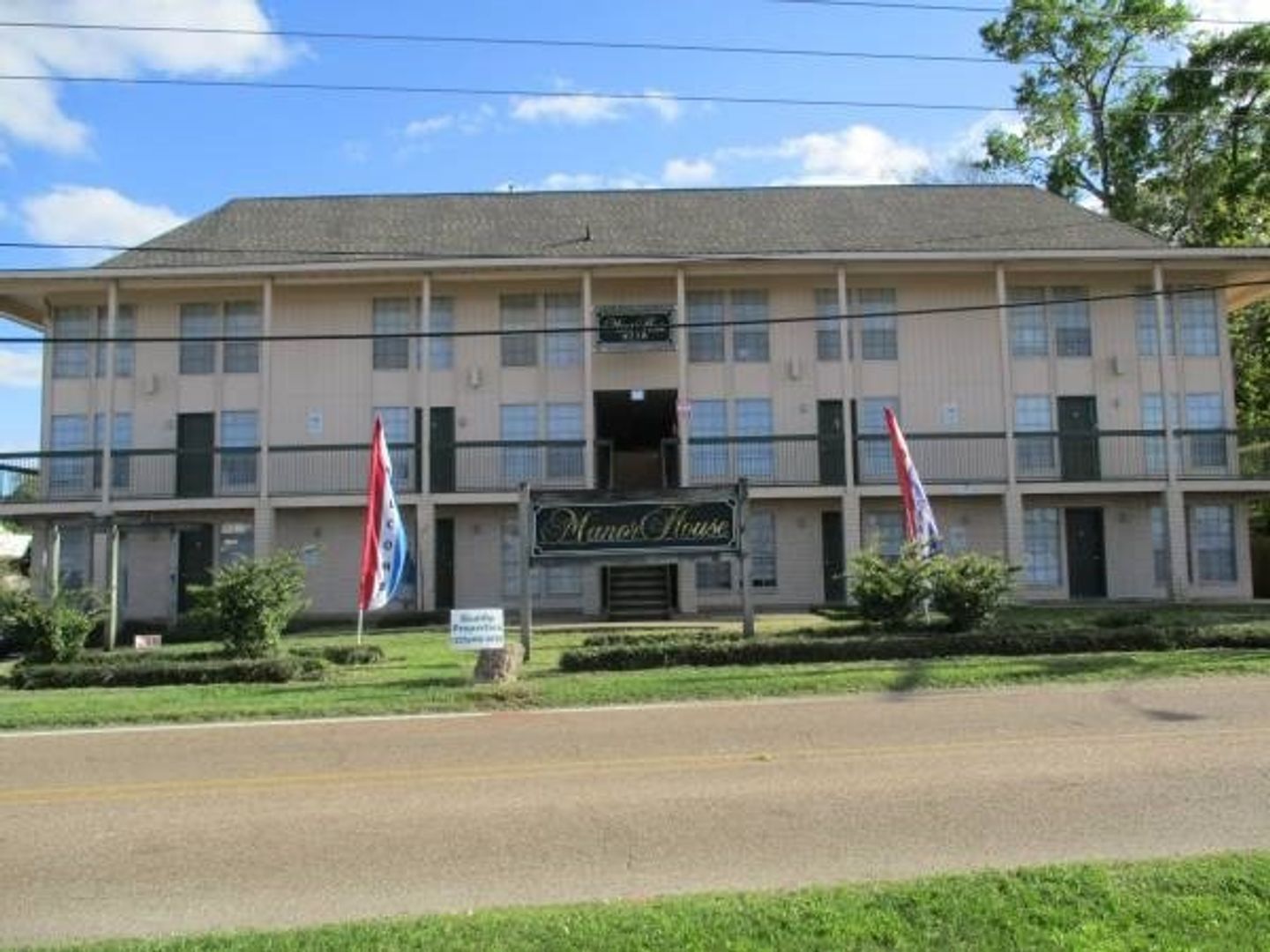 Baton Rouge Apartment: 9228 Florida Blvd  1-40