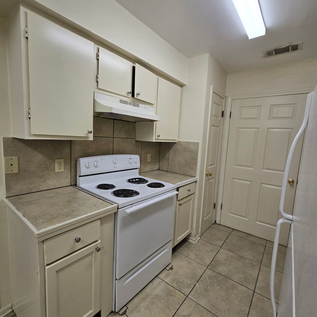 Baton Rouge Apartment: 8556 Leake Ave