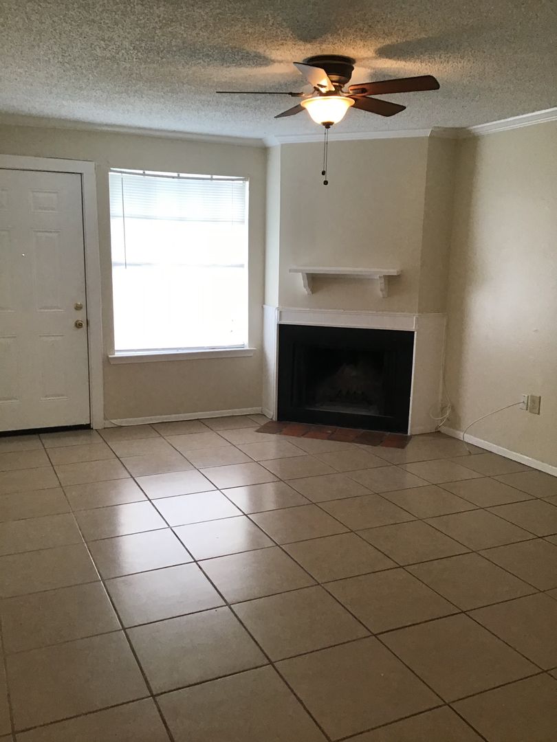 Baton Rouge Apartment: 8566 Leake Ave