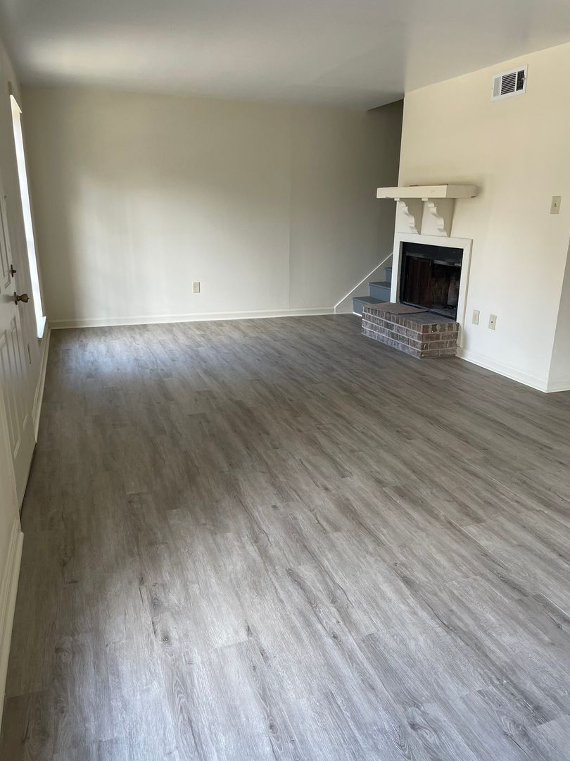 Baton Rouge Apartment: 8469 Governor