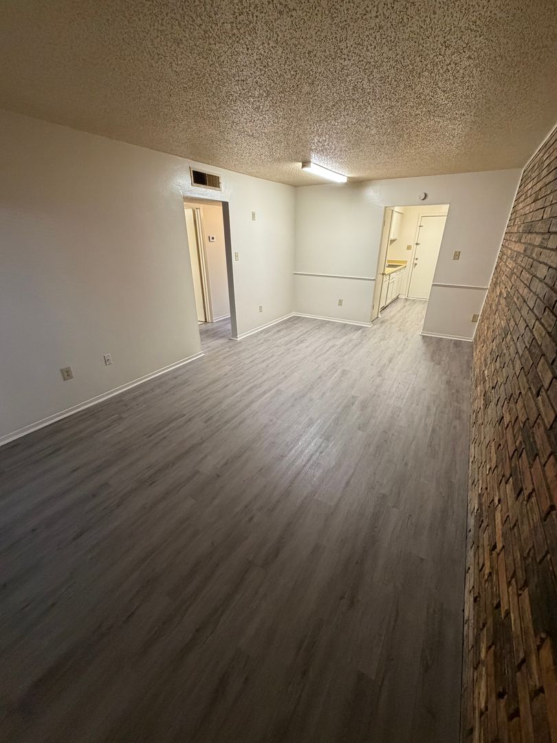 Baton Rouge Apartment: 9228 Florida Blvd  1-40