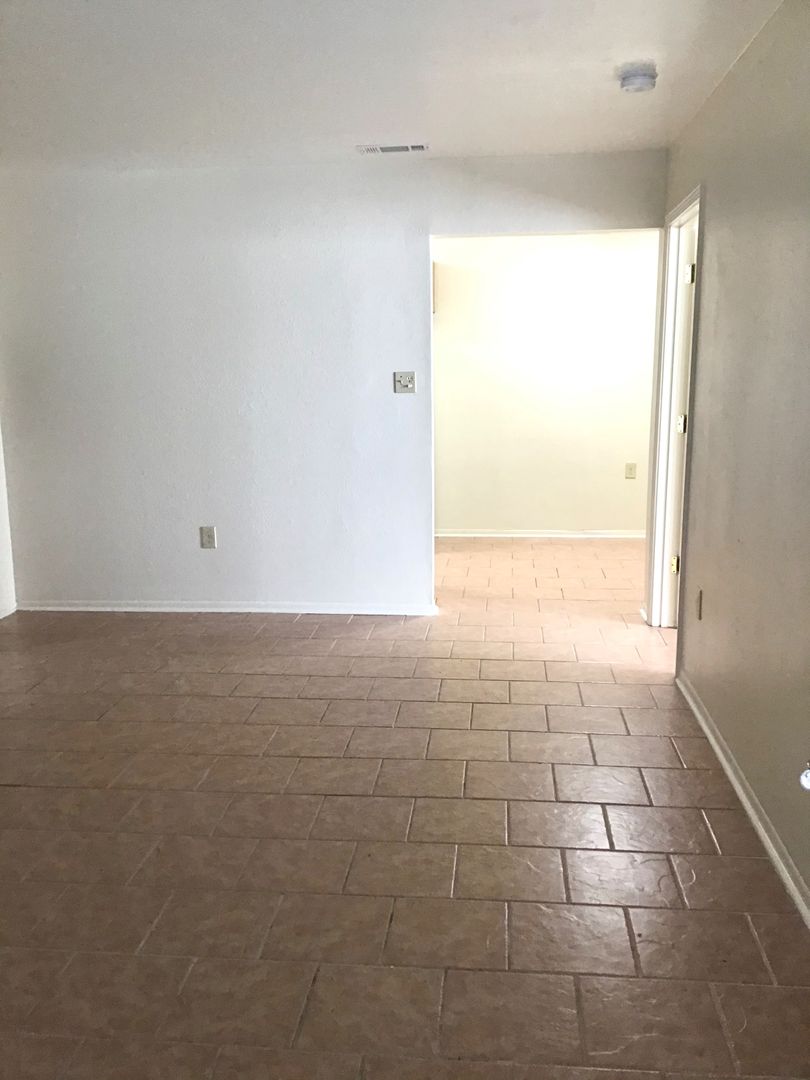 Baton Rouge Apartment: 8575 Leake Ave