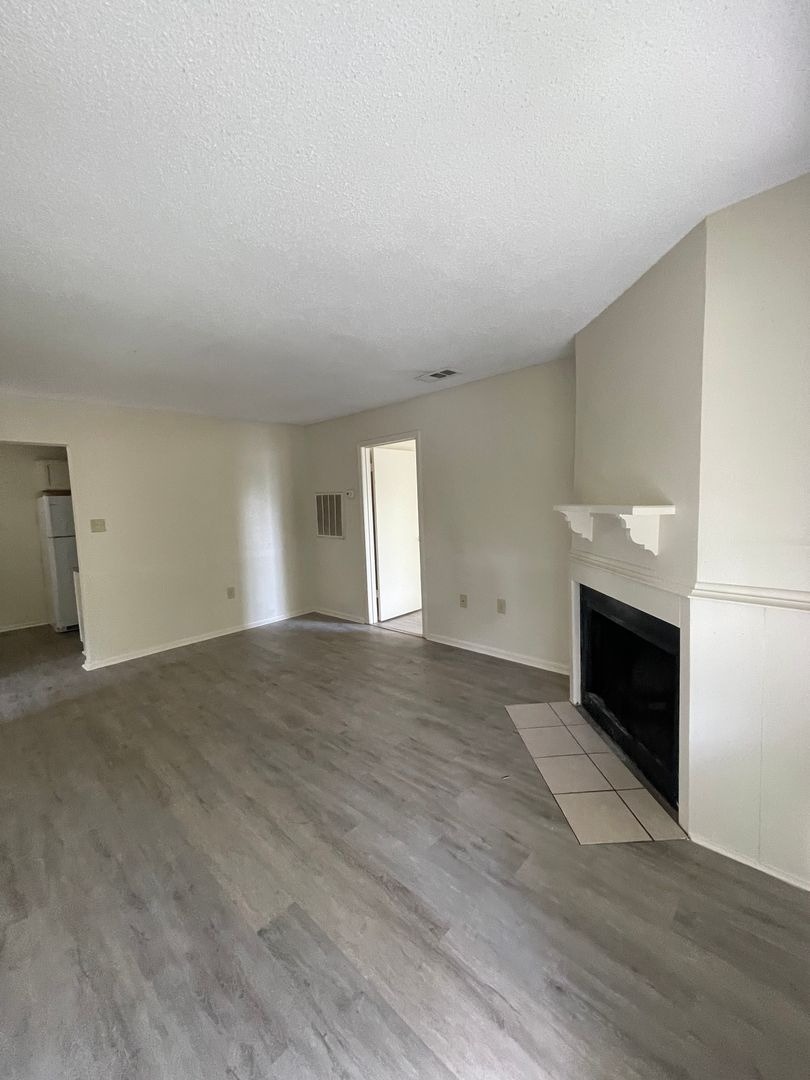 Baton Rouge Apartment: 2705 Amanda Dr