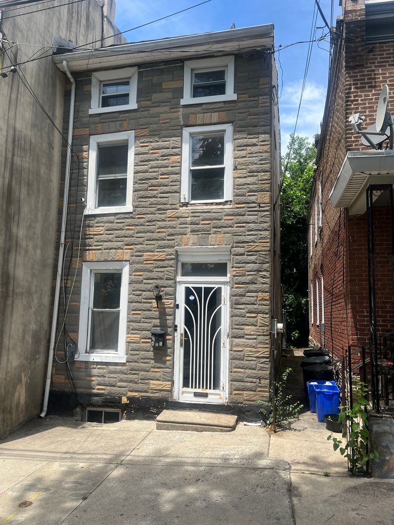 Philadelphia House: 405 E Rittenhouse